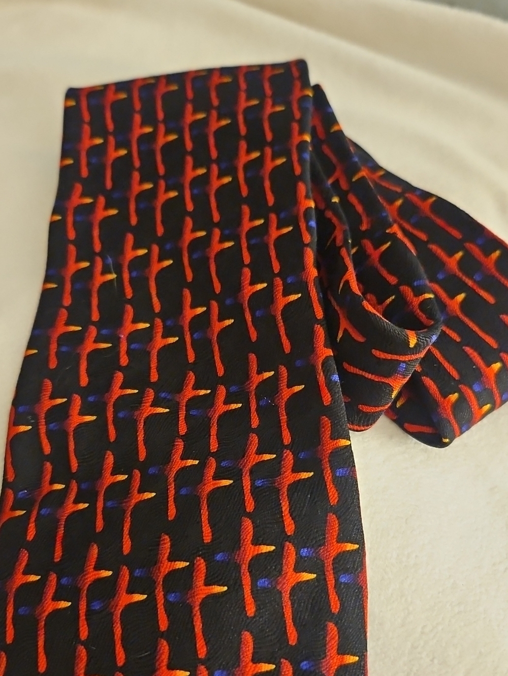 Vtg RM STYLES Artsy 1998 Cross Repeat Blend Silk Tie - Picture 4 of 10